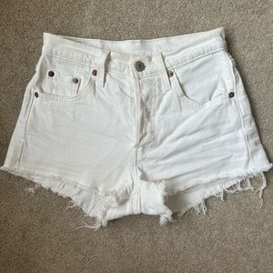 LEVI 501 white jean shorts size 23